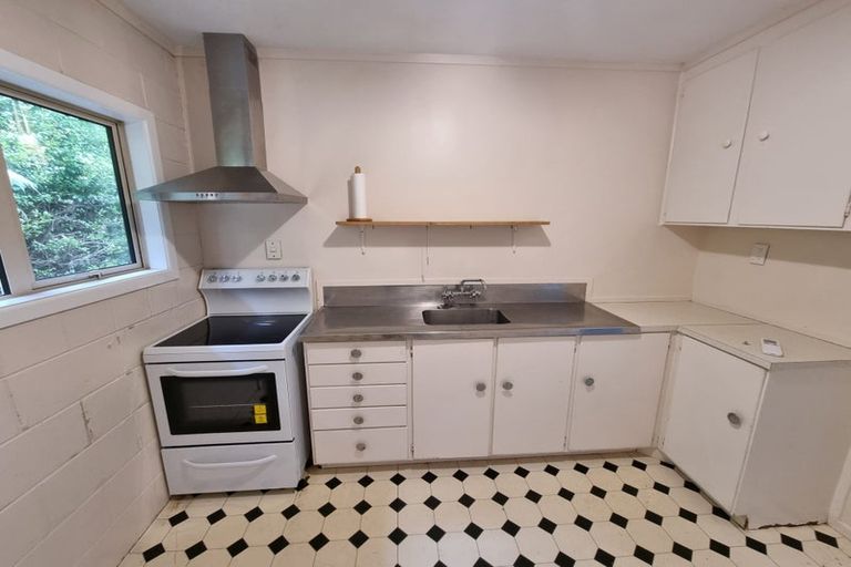 Photo of property in 2 Konini Road, Titirangi, Auckland, 0604