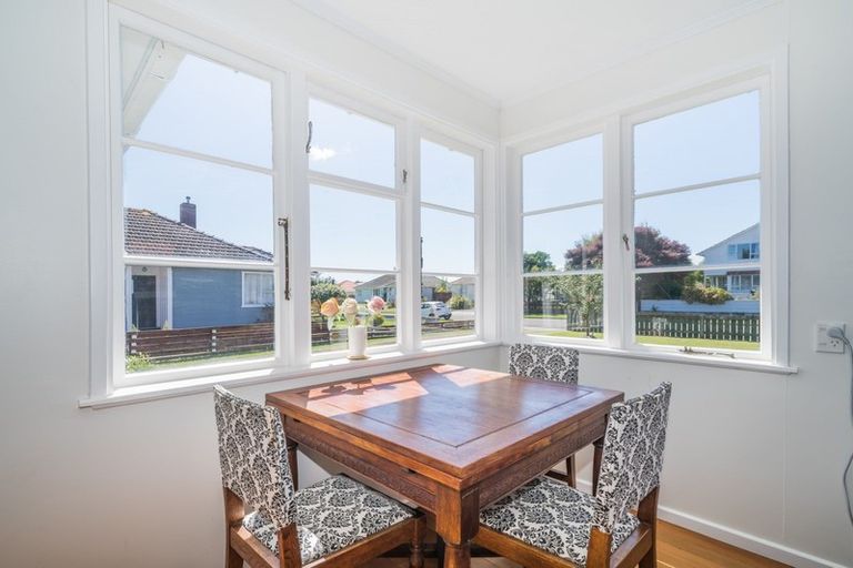 Photo of property in 27 Andrew Avenue, Roslyn, Palmerston North, 4414