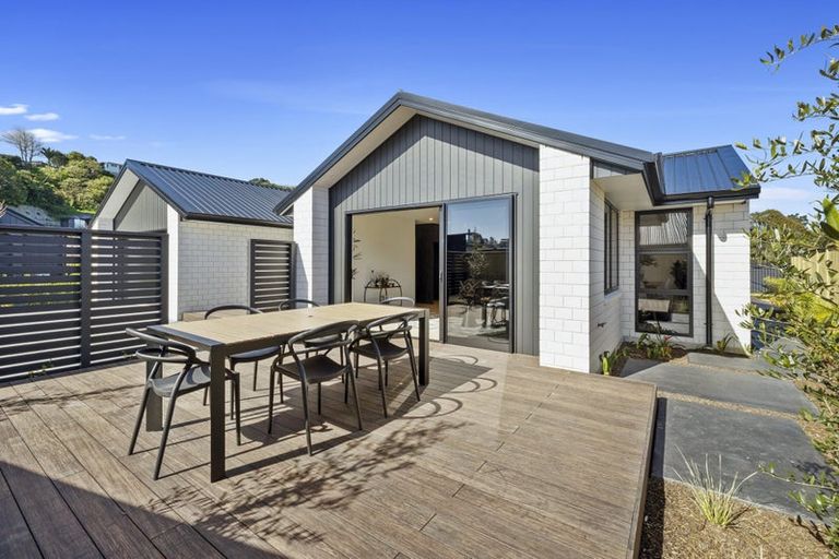 Photo of property in 35 Sycamore Grove, Lower Vogeltown, New Plymouth, 4310