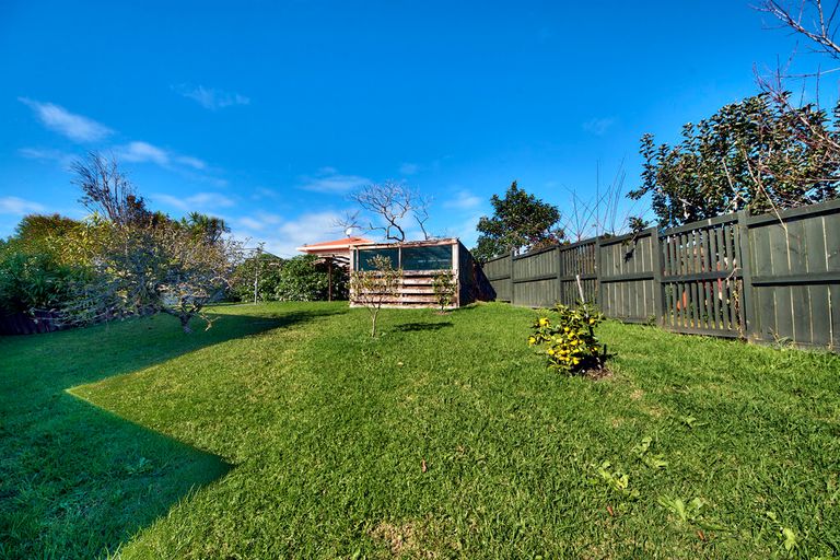 Photo of property in 136 Godley Road, Green Bay, Auckland, 0604