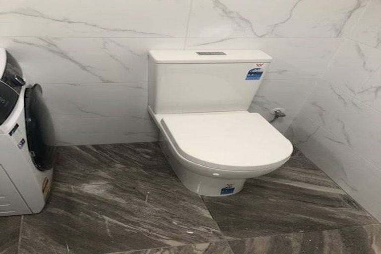 Photo of property in 20a Lyndfield Lane, Newlands, Wellington, 6037