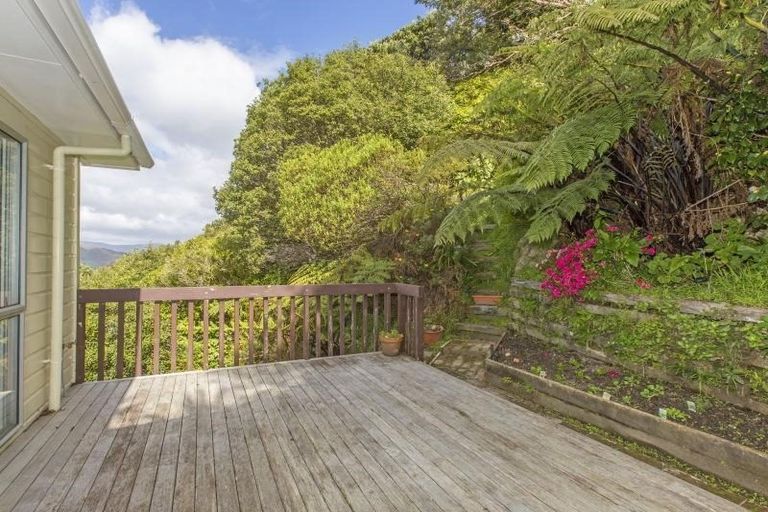 Photo of property in 89 Miromiro Road, Normandale, Lower Hutt, 5010