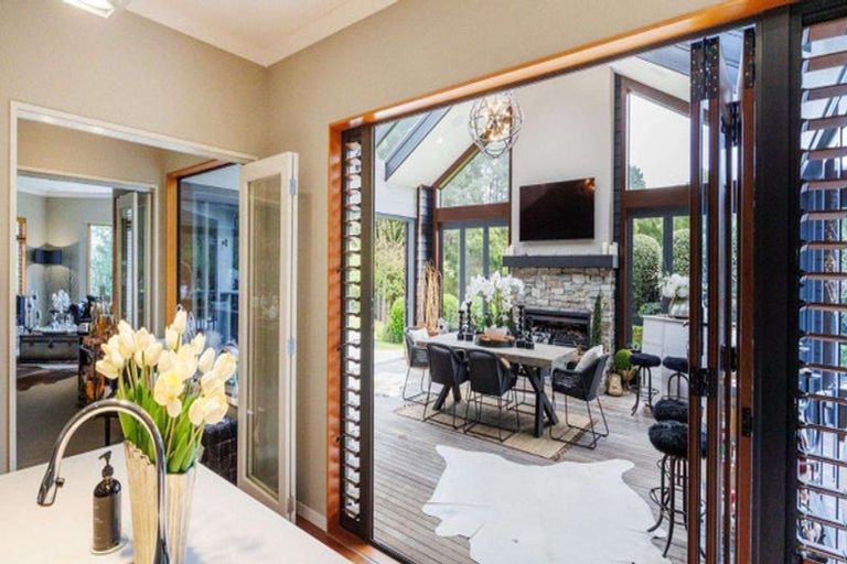 Photo of property in 7 Titirangi Drive, Fitzherbert, Palmerston North, 4471