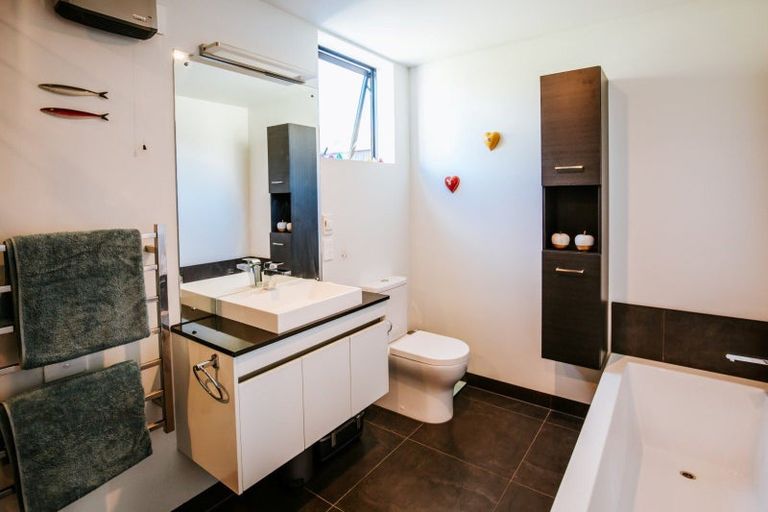 Photo of property in 24 Stackbrae Avenue, Wanaka, 9305