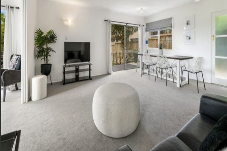 Photo of property in 2 Francis Street, Hauraki, Auckland, 0622