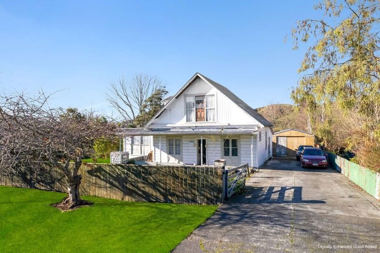 Photo of property in 19 Milne Street, Hunterville, 4730