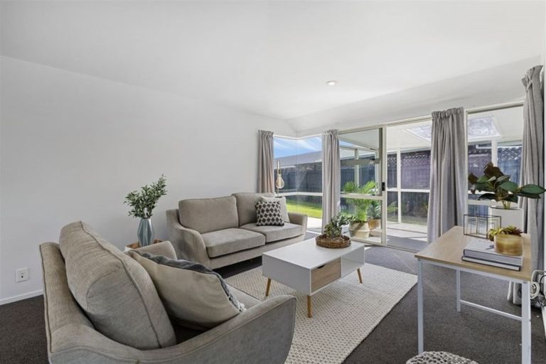 Photo of property in 9 Parkwood Place, Parklands, Christchurch, 8083