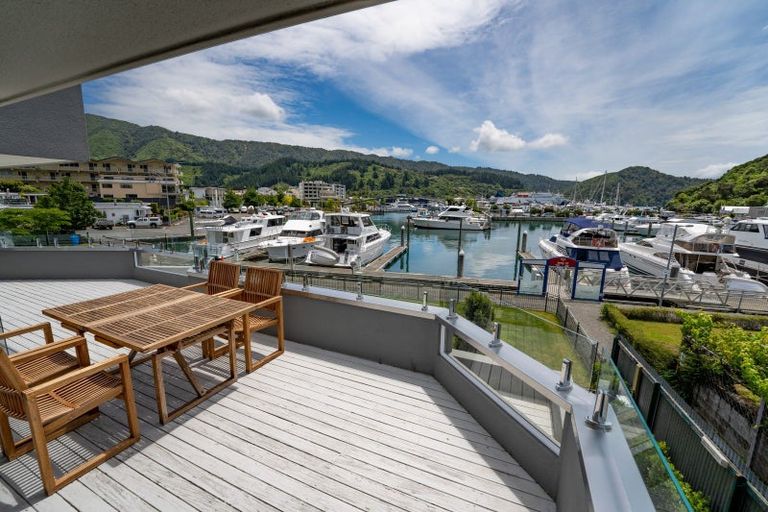 Photo of property in 39-53 Waikawa Road, Picton, 7220