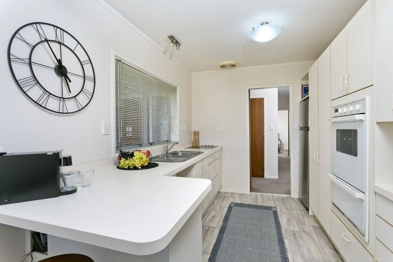 Photo of property in 2/1 Sylvan Park Avenue, Milford, Auckland, 0620