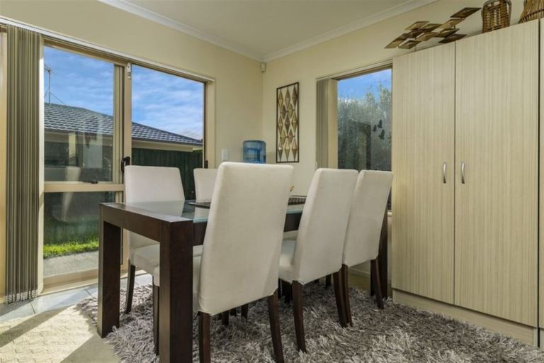 Photo of property in 1 Burton's Drive, Swanson, Auckland, 0614