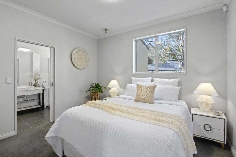 Photo of property in 90 Memorial Avenue, Ilam, Christchurch, 8053