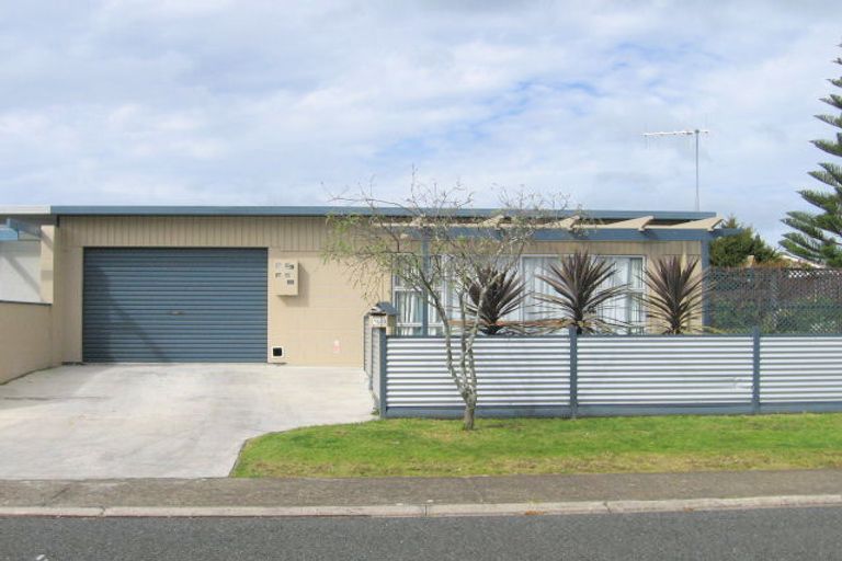 Photo of property in 100 Aberdeen Place, Whangamata, 3620