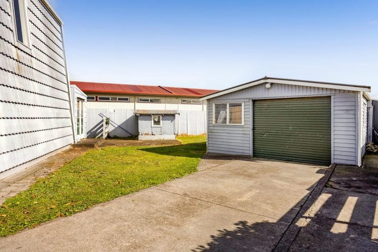 Photo of property in 1 County Drive, Hawera, 4610