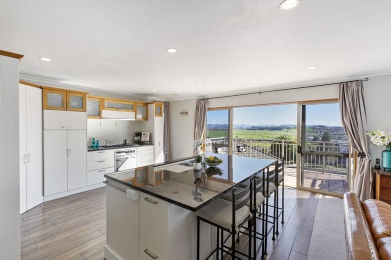 Photo of property in 17 Greenfield Drive, Western Heights, Hamilton, 3200