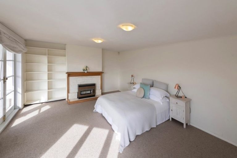 Photo of property in 50 Central Terrace, Kelburn, Wellington, 6012