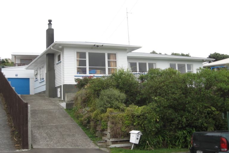Photo of property in 34 Turville Crescent, Newlands, Wellington, 6037