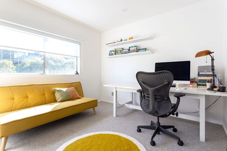 Photo of property in 394 The Esplanade, Island Bay, Wellington, 6023