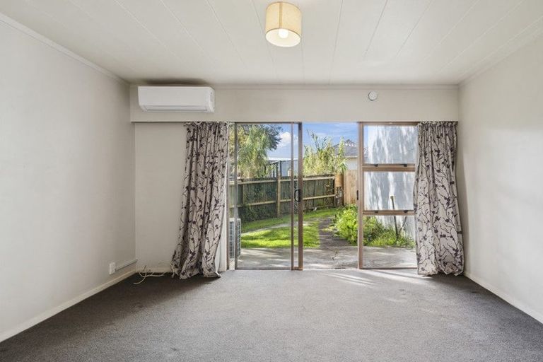 Photo of property in 2/31 Blease Street, New Lynn, Auckland, 0600