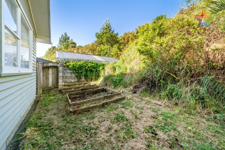 Photo of property in 21 Robson Street, Stokes Valley, Lower Hutt, 5019