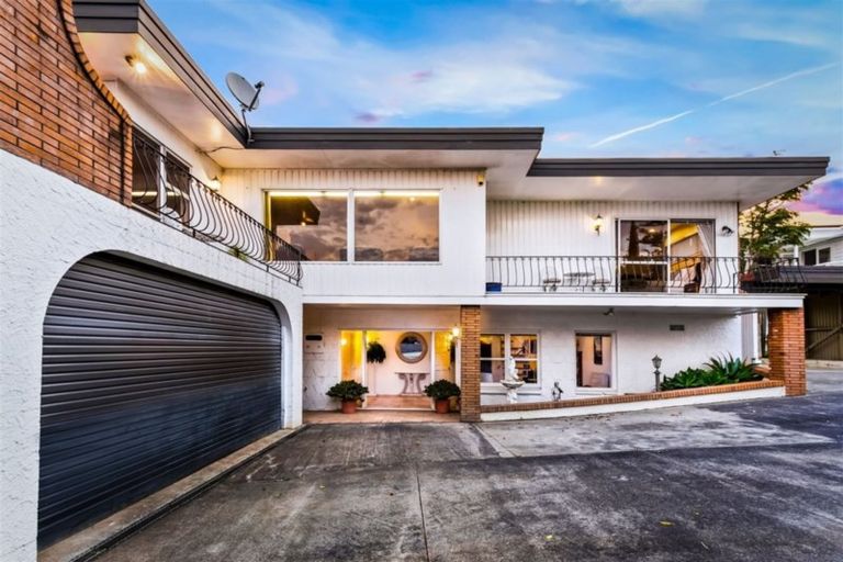 Photo of property in 11 Dawn Place, Te Atatu South, Auckland, 0610