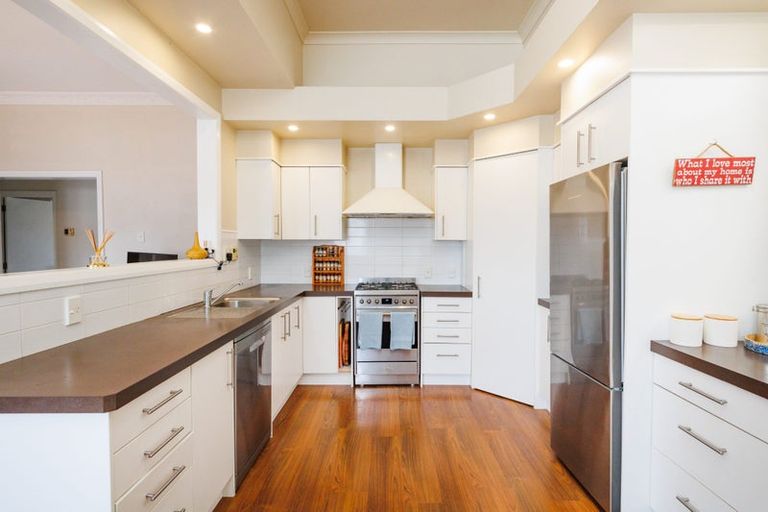 Photo of property in 9 Rosalie Terrace, Kelvin Grove, Palmerston North, 4414