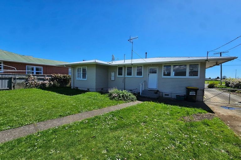 Photo of property in 42 Bartholomew Road, Levin, 5510