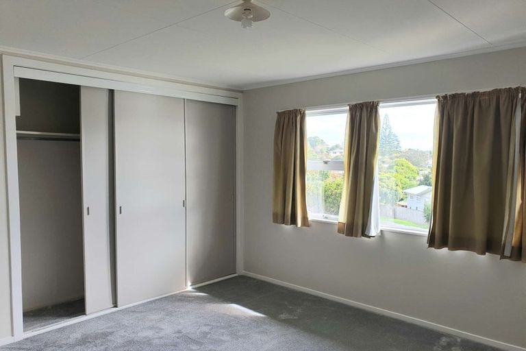 Photo of property in 2/35 Paramu Avenue, Birkdale, Auckland, 0626