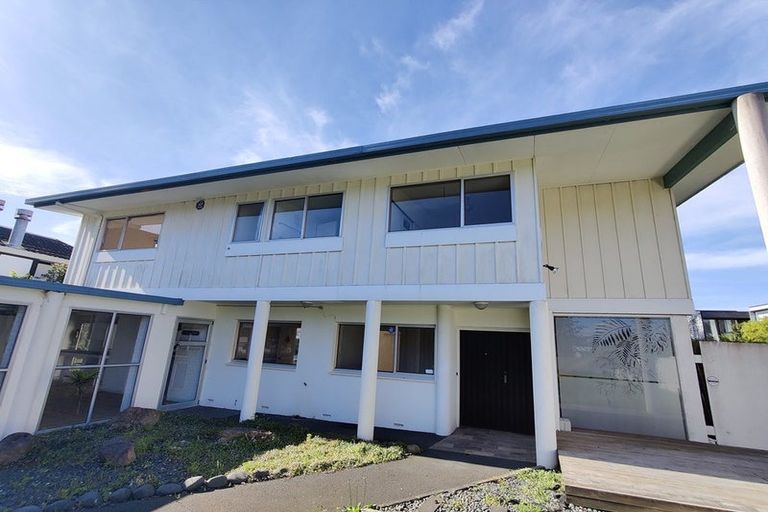 Photo of property in 271 Bleakhouse Road, Mellons Bay, Auckland, 2014