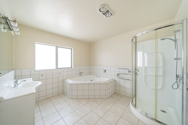 Photo of property in 23 Garrett Place, Riverstone Terraces, Upper Hutt, 5018
