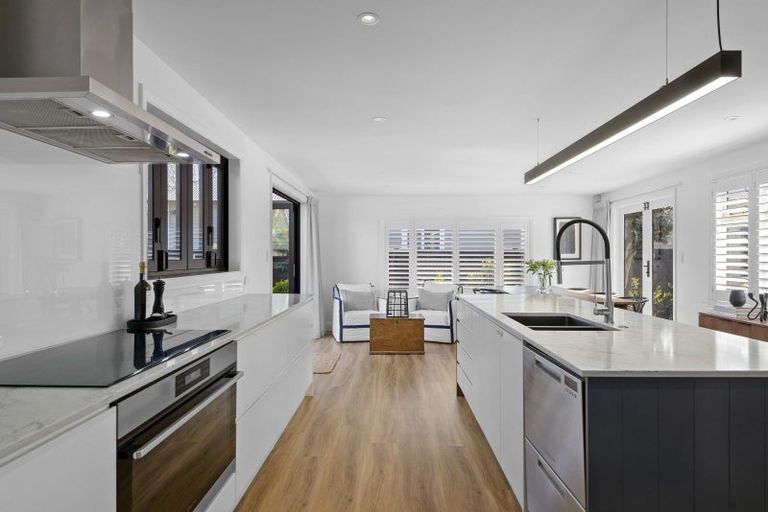 Photo of property in 136 Weston Road, St Albans, Christchurch, 8052