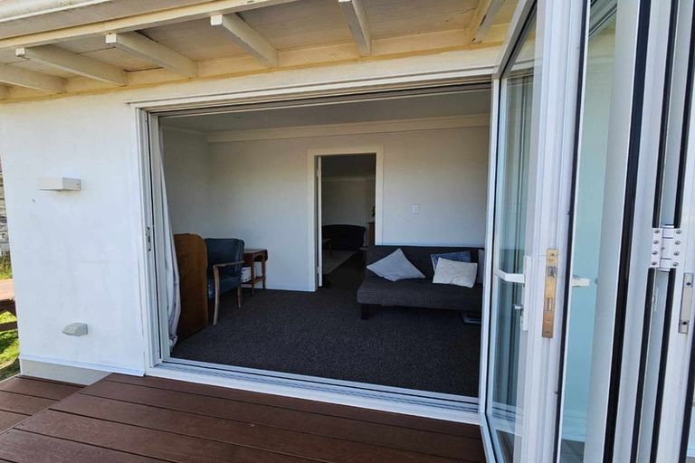 Photo of property in 33 Rangiora Street, Castlecliff, Whanganui, 4501