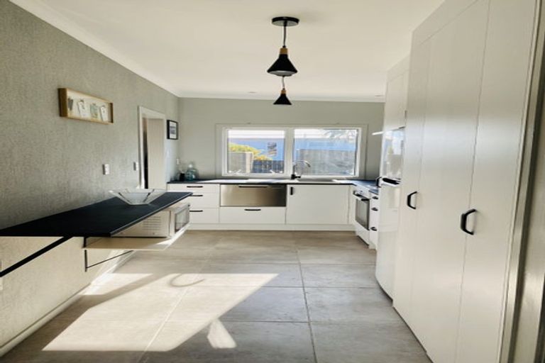 Photo of property in 12 Scott Street, Moturoa, New Plymouth, 4310