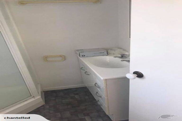 Photo of property in 1/934 East Coast Road, Northcross, Auckland, 0630