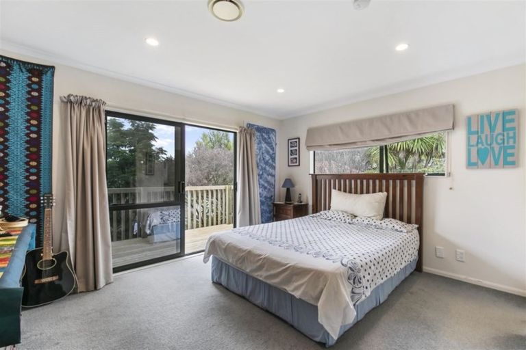 Photo of property in 16 Berkshire Terrace, Massey, Auckland, 0614