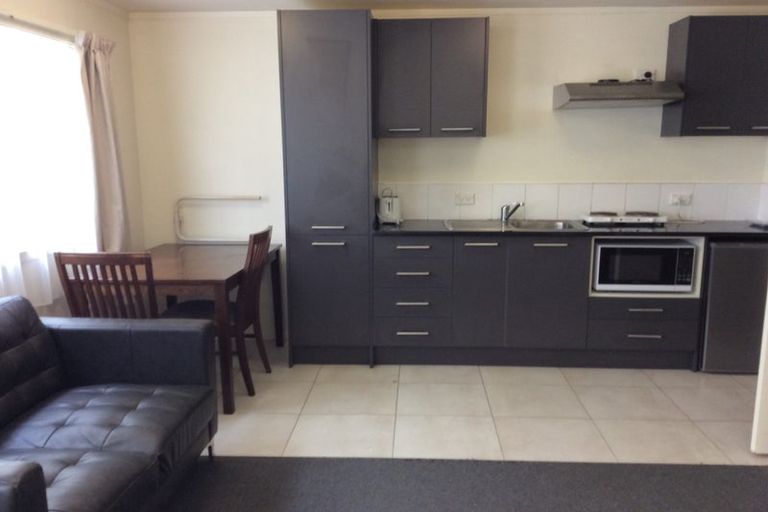 Photo of property in 8c Schnapper Rock Road, Schnapper Rock, Auckland, 0632