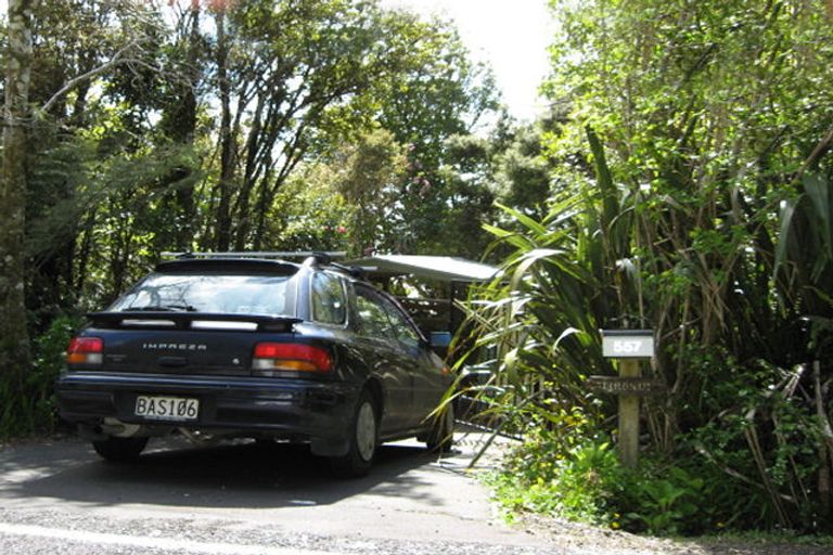 Photo of property in 557 Scenic Drive, Waiatarua, Auckland, 0612