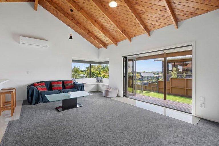 Photo of property in 23 Marchant Place, Westown, New Plymouth, 4310