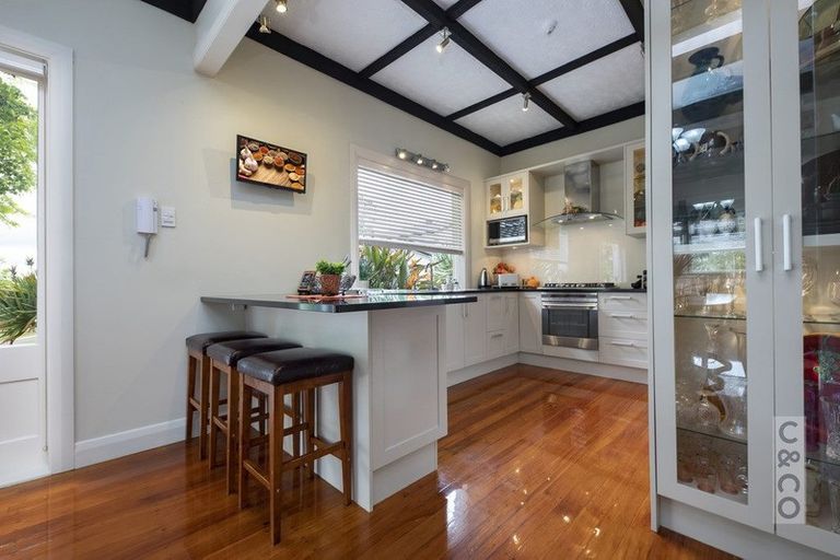 Photo of property in 1239 Peak Road, Helensville, 0875