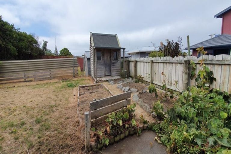 Photo of property in 14 Aotea Street, Castlecliff, Whanganui, 4501