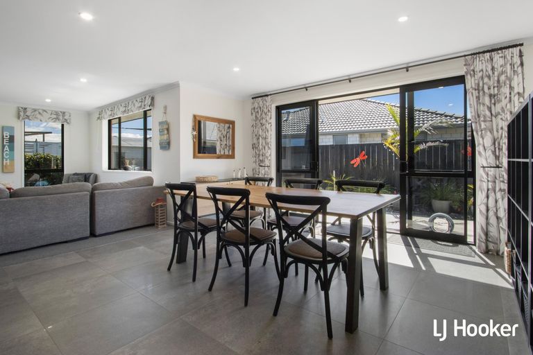 Photo of property in 14 Reel Road, Athenree, Waihi Beach, 3611