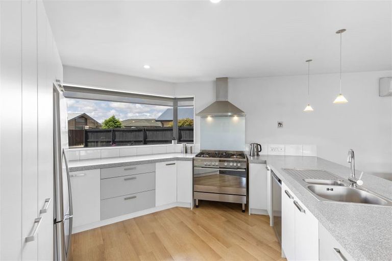 Photo of property in 8 Glen Kerran Close, Broomfield, Christchurch, 8042