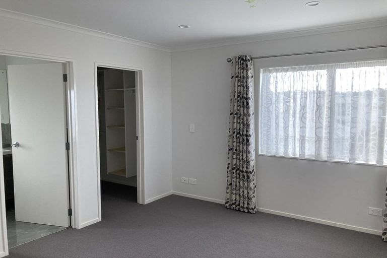 Photo of property in 37 Mettam Drive, Swanson, Auckland, 0614