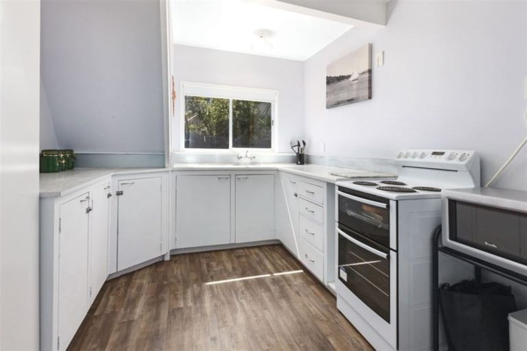 Photo of property in 9 Toporoa View, Ascot Park, Porirua, 5024