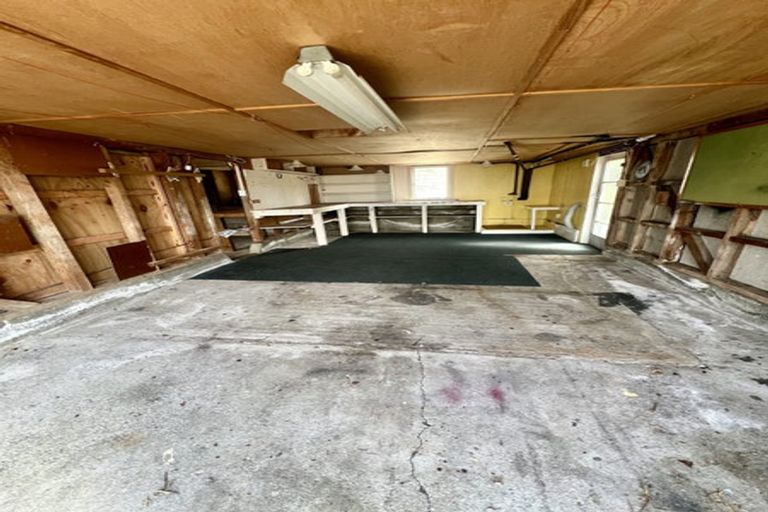 Photo of property in 5 Lex Avenue, Green Bay, Auckland, 0604