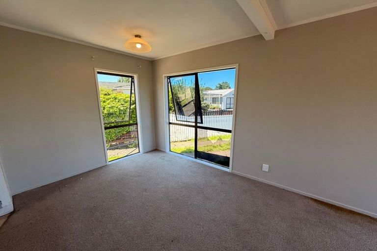 Photo of property in 8 Le Havre Place, Takanini, 2112
