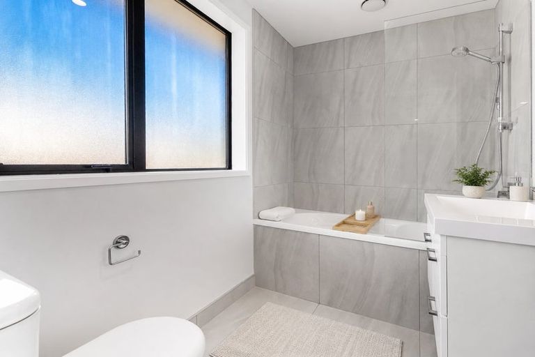 Photo of property in 12a Rene Place, Sunnyhills, Auckland, 2010