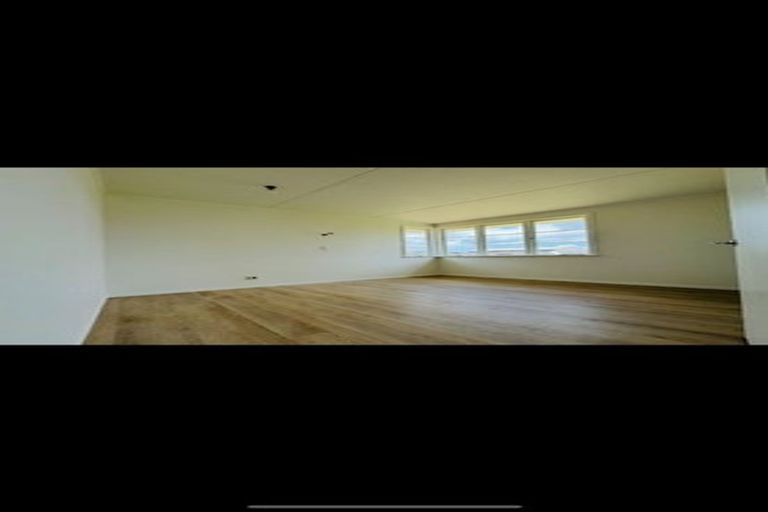 Photo of property in 28 Waione Avenue, Te Atatu Peninsula, Auckland, 0610