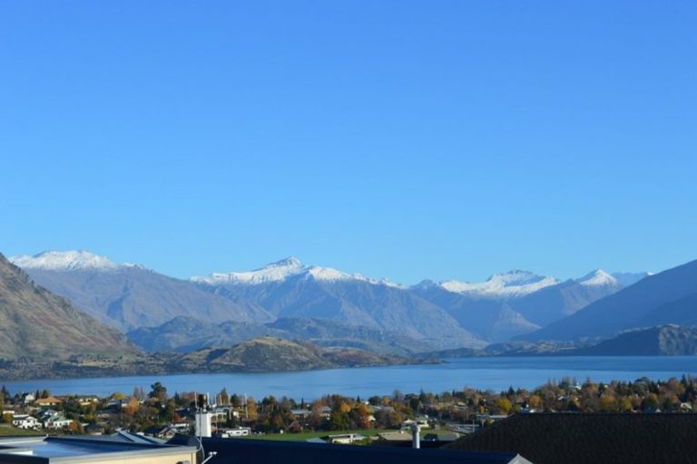 Photo of property in 10 Mataraki Place, Wanaka, 9305