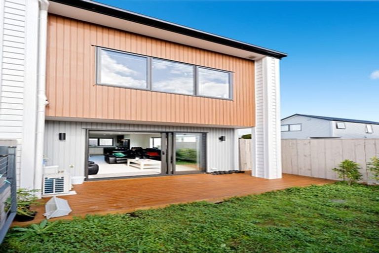 Photo of property in 2/10 Alan Avenue, Henderson, Auckland, 0610