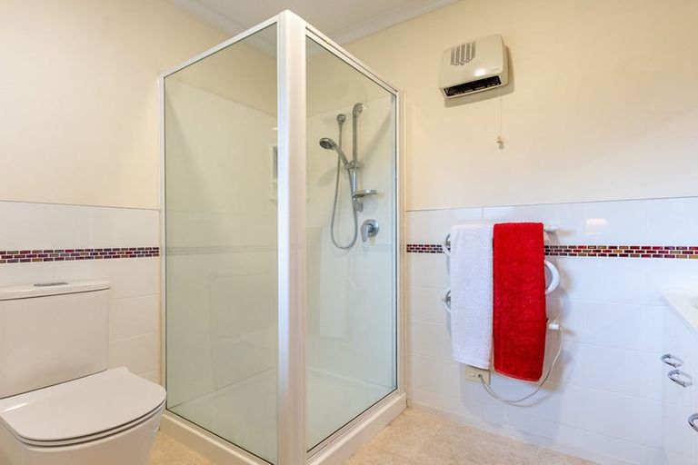 Photo of property in 32 Hadleigh Court, Paraparaumu, 5032